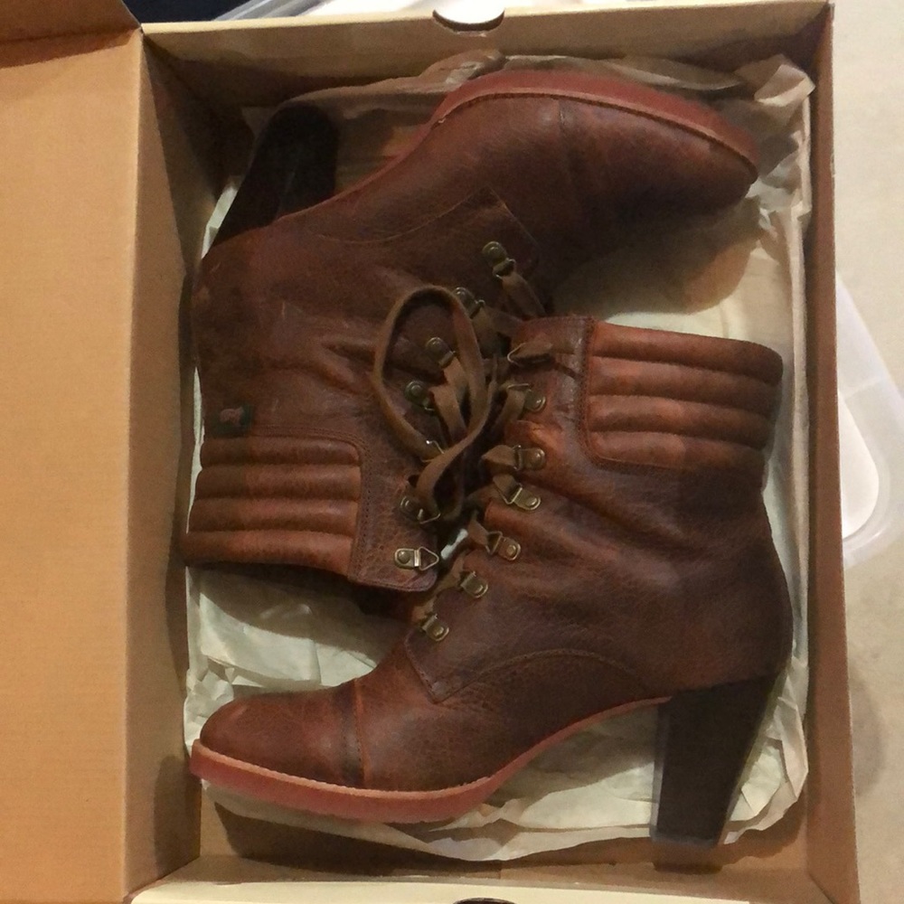 BNWT Bass Boots